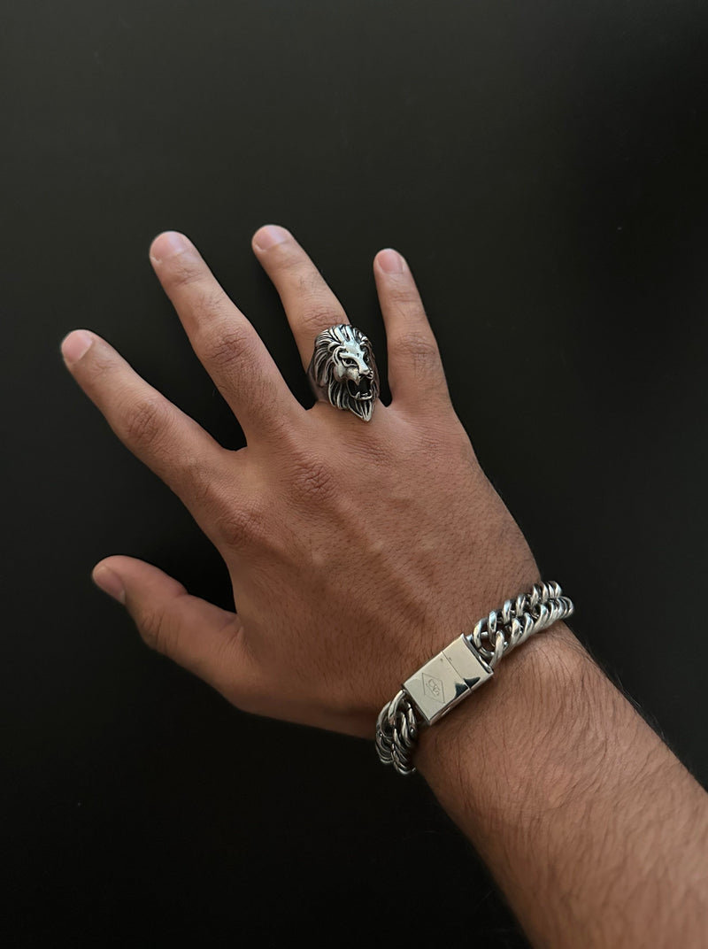 Silver lion ring